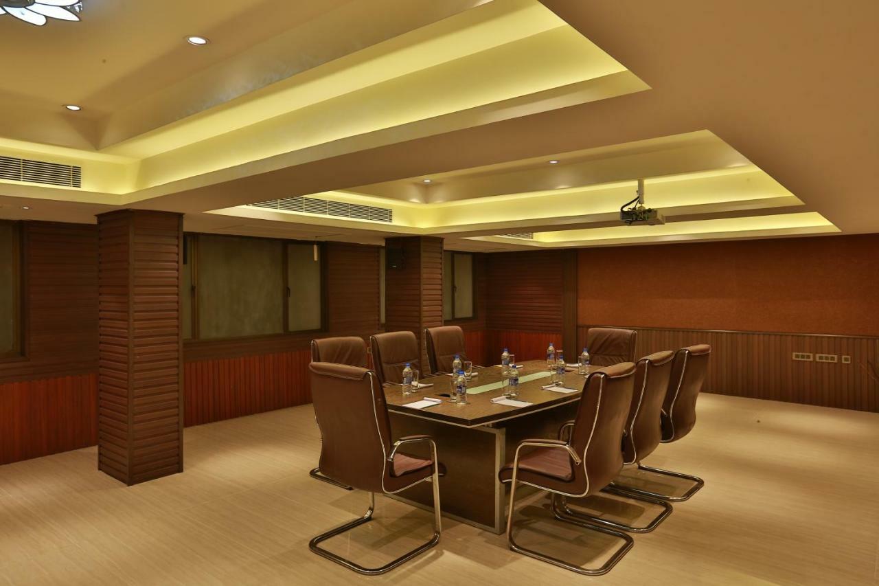 Hotel Luminara Kochi Екстериор снимка