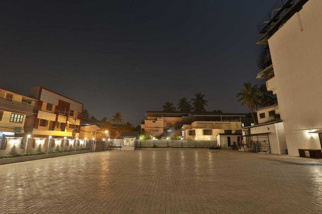 Hotel Luminara Kochi Екстериор снимка