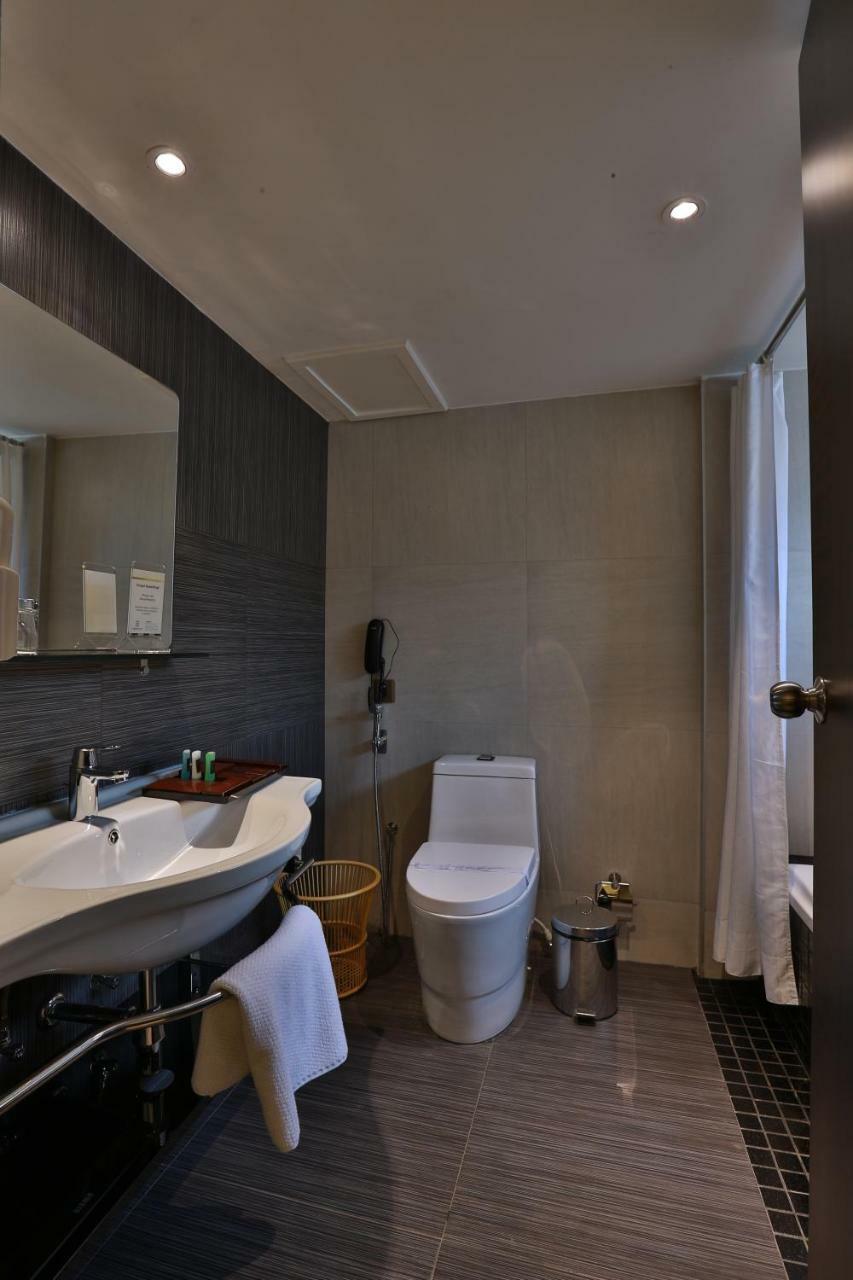 Hotel Luminara Kochi Екстериор снимка