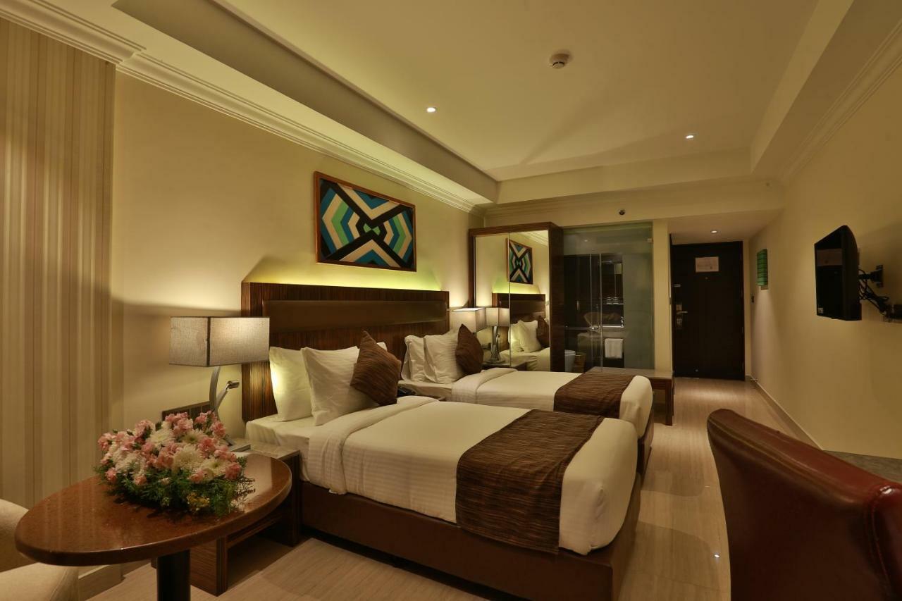 Hotel Luminara Kochi Екстериор снимка